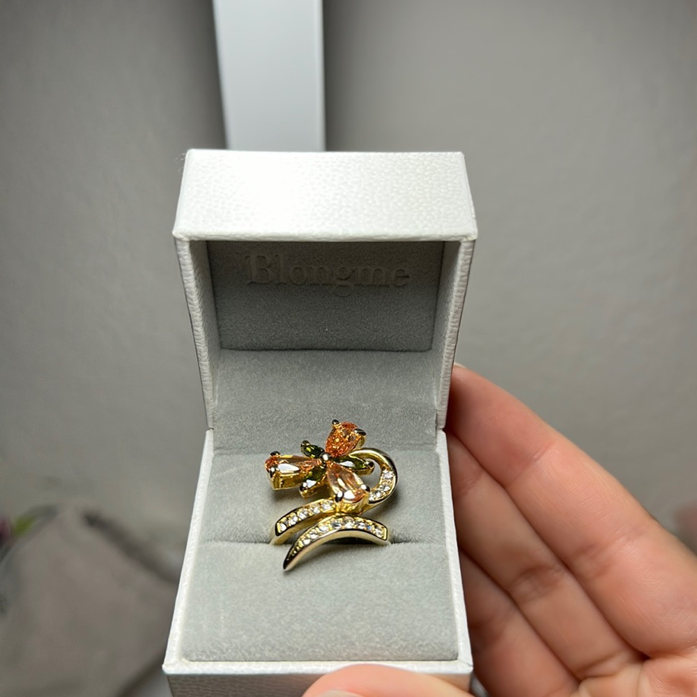 Flower accent Ring Size 7 or 8